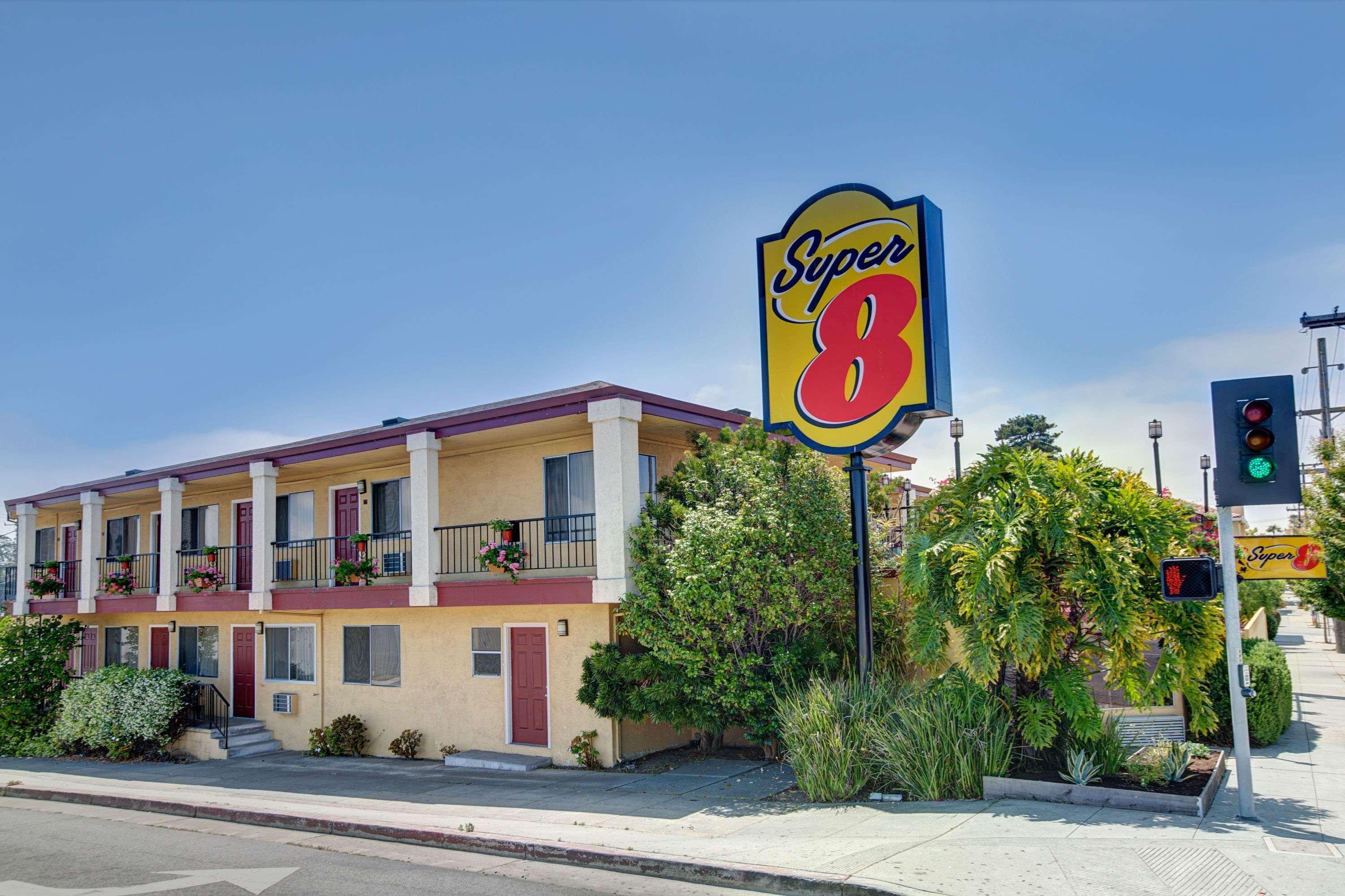 Super 8 By Wyndham Santa Cruz Beach Boardwalk Exteriör bild